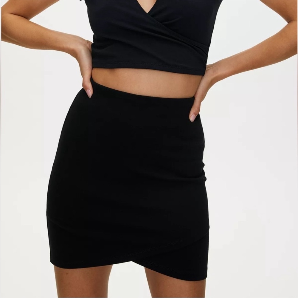 Aritzia/Sunday Best Black Bodycon Mini Skirt. Size XXS.